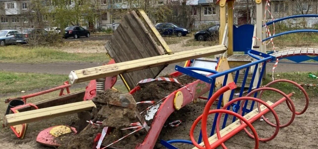 В&nbsp;Архангельске зачем‑то&nbsp;снесли трактором детскую площадку