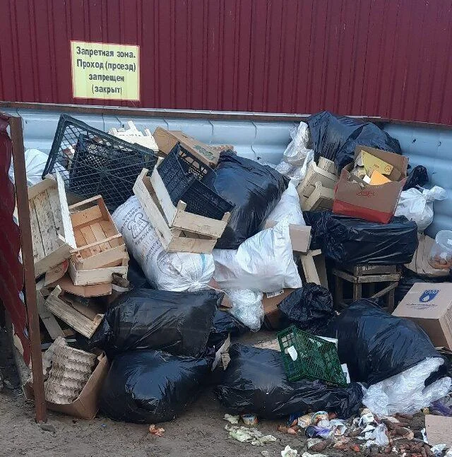 Жители Нарьян‑Мара жалуются на мусор от приезжих торговцев
