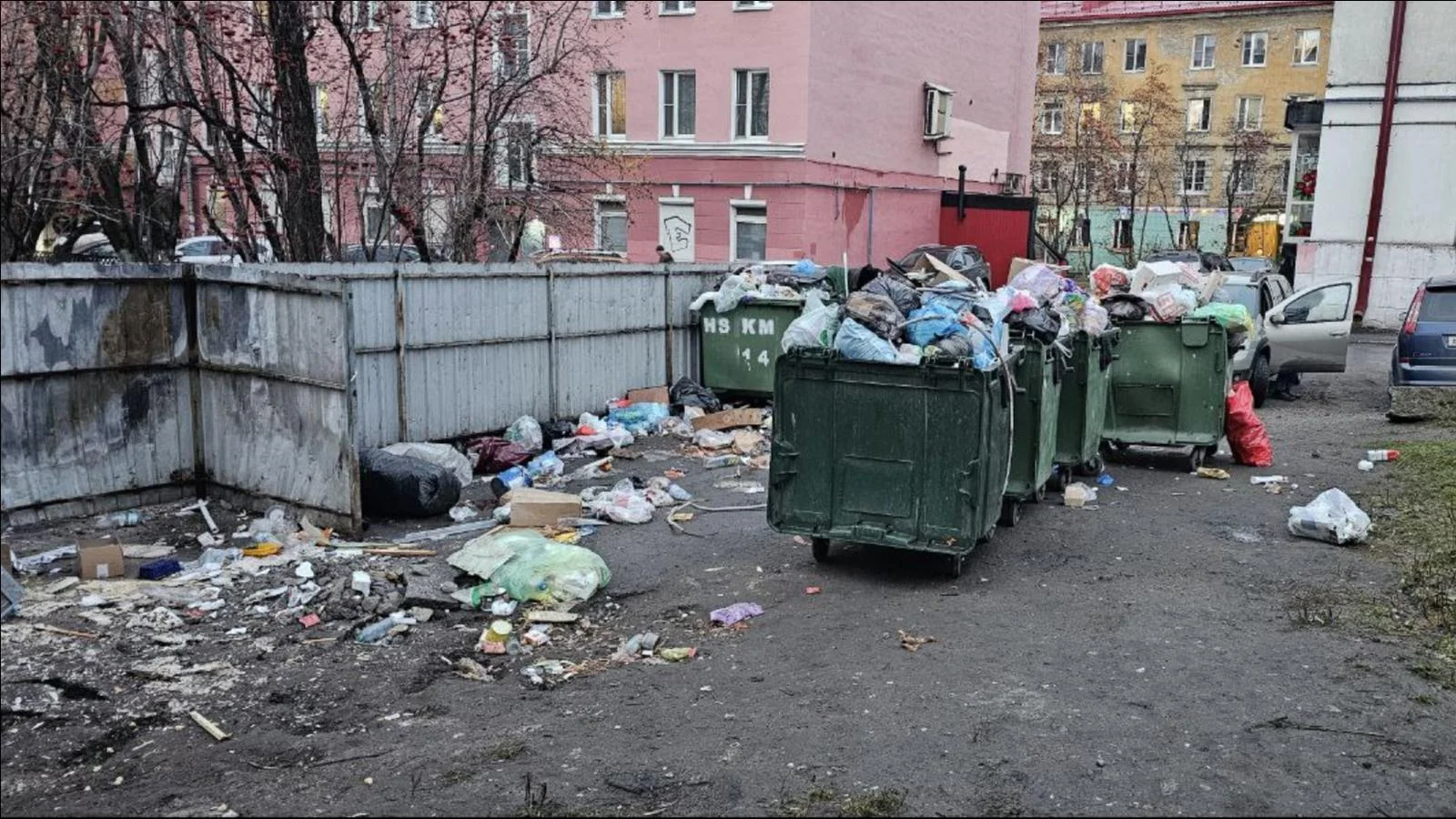 Центр Мурманска снова утопает в&nbsp;мусоре