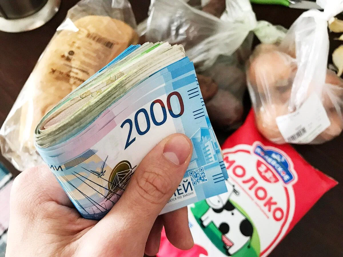 Жители СЗФО начали массово экономить на еде