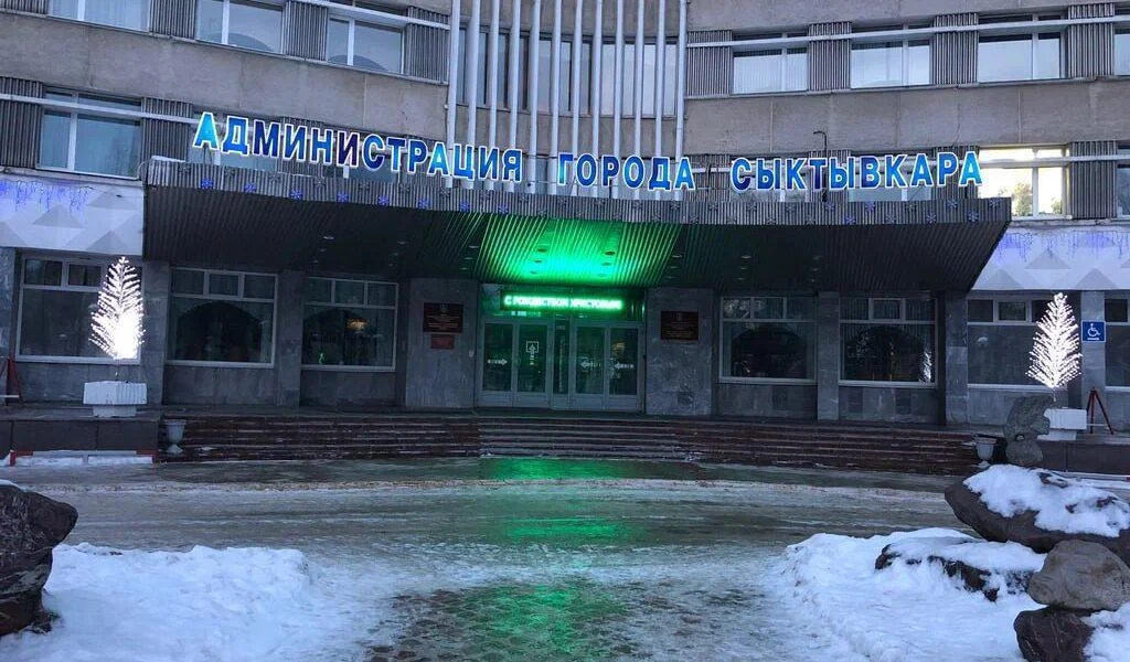 После&nbsp;обысков в&nbsp;мэрии Сыктывкара задержали главу ГО&nbsp;и&nbsp;ЧС&nbsp;по&nbsp;делу о&nbsp;взятках
